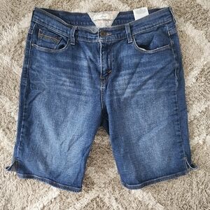Women's Levi's Shorts Size: 10